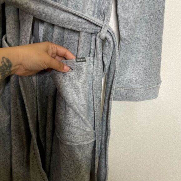 Eddie Bauer Sleepwear 2XL Robe Soft Fleece Gray Long Wrap Tie Pockets Womens - Picture 8 of 13